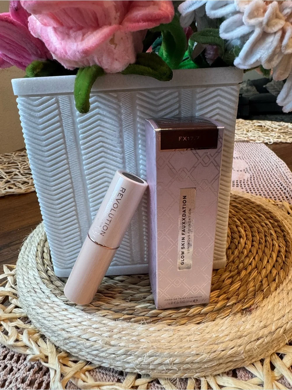 Revolution Glow Skin FauxxDation Liquid Stick -F17